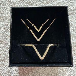 V necklace and matching bracelet